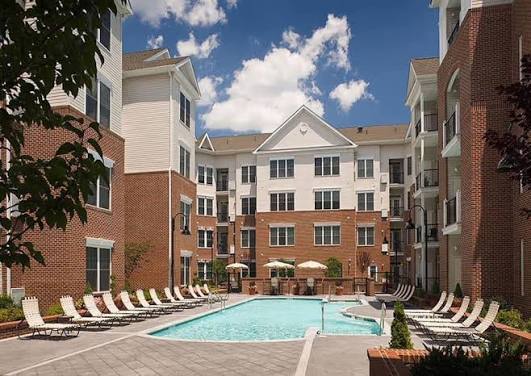 Building Photo - 200 W Elm St
