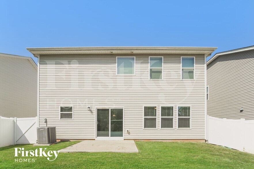 Building Photo - 9321 Sloan Forest Dr