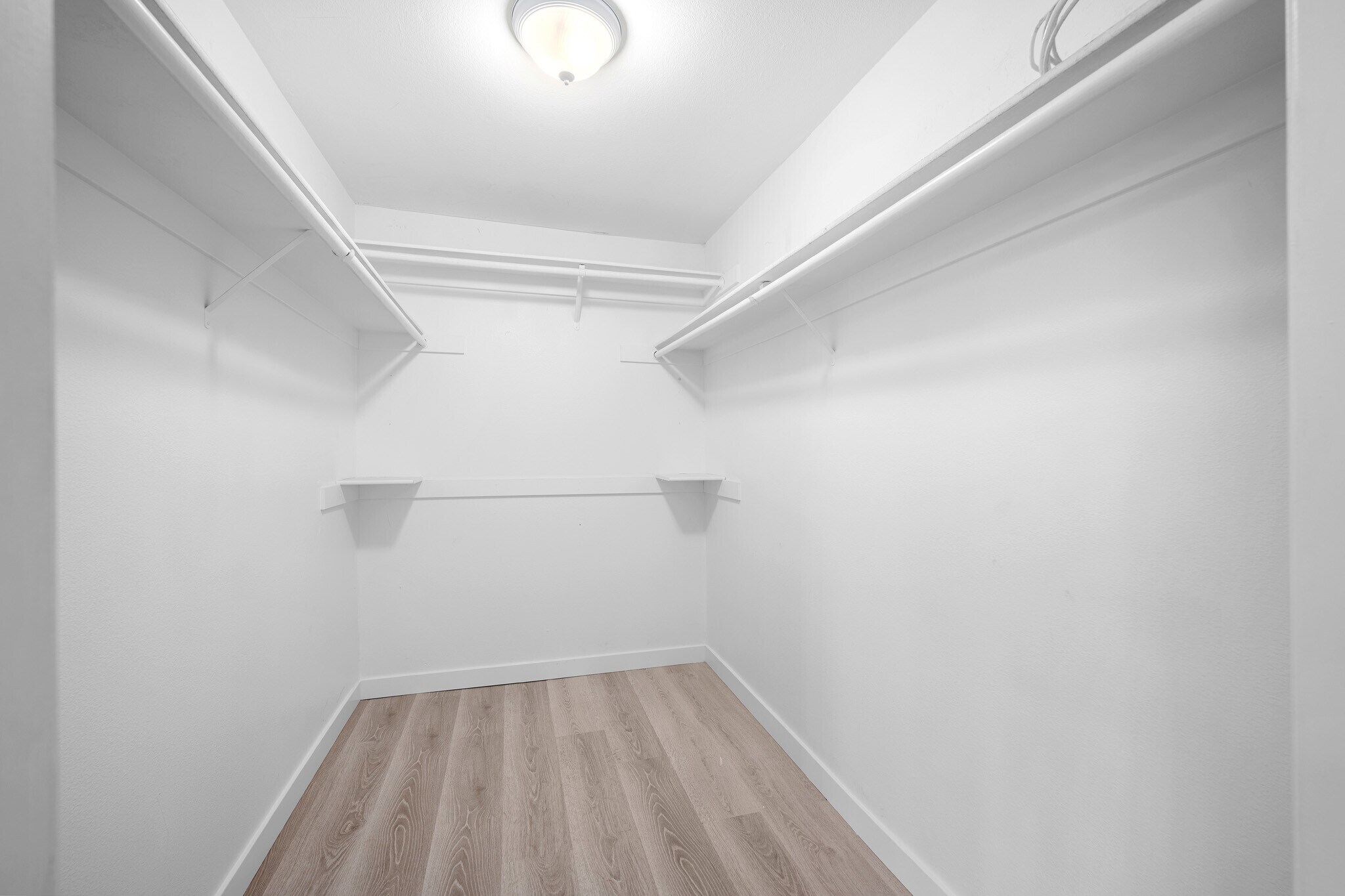 Building Photo - 13801 Oxnard St