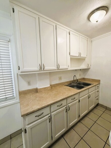 Building Photo - 5007 E Ocean Blvd