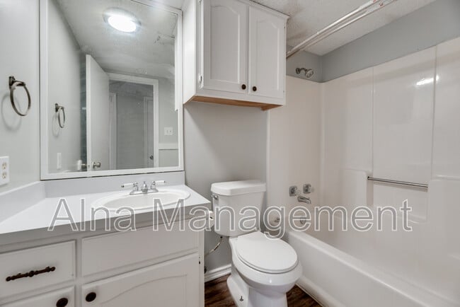 Building Photo - 2212 Windhurst Dr
