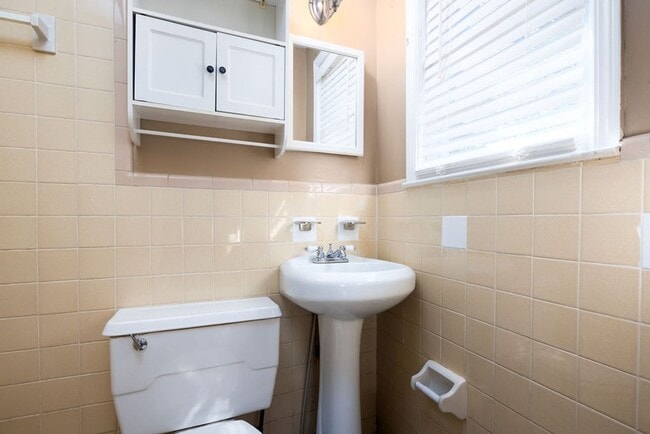 Building Photo - 3br/2ba home in the hospital district