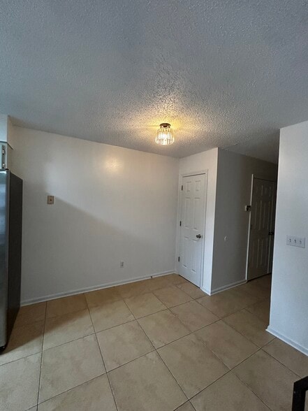 Building Photo - 407B Mildred St