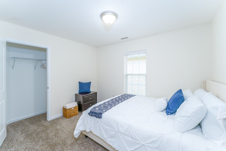 Building Photo - 131 High Bluff Cir