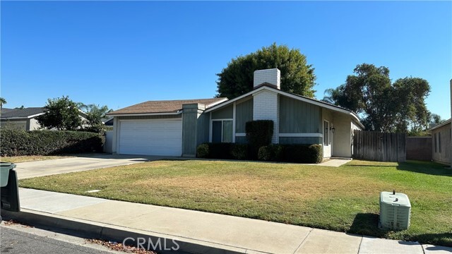 Building Photo - 2057 S Cherry Ave