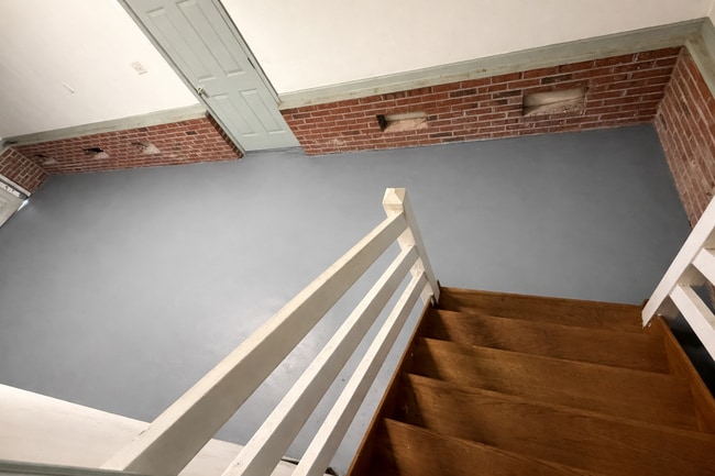 Building Photo - Country Charm