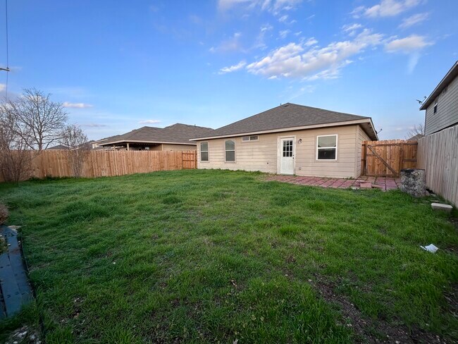 Building Photo - 824 Sugar Brook Dr