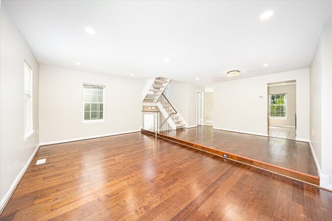 Building Photo - 151 Lazy Hollow Dr