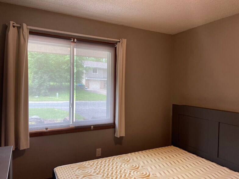 Window - 5665 Wood Duck Cir