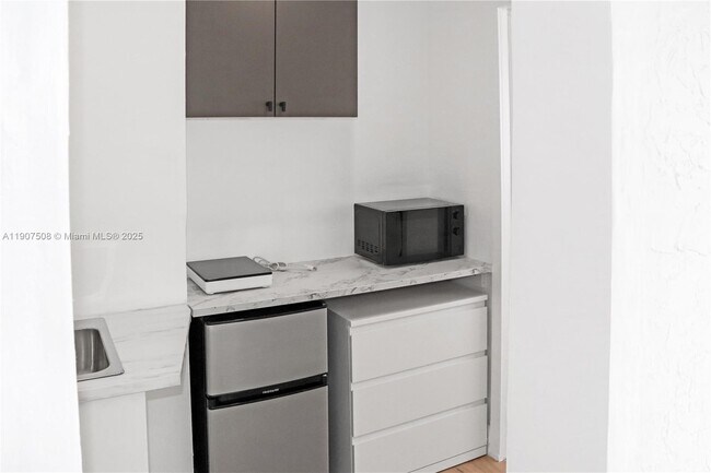 Building Photo - 11020 SW 140th Ave