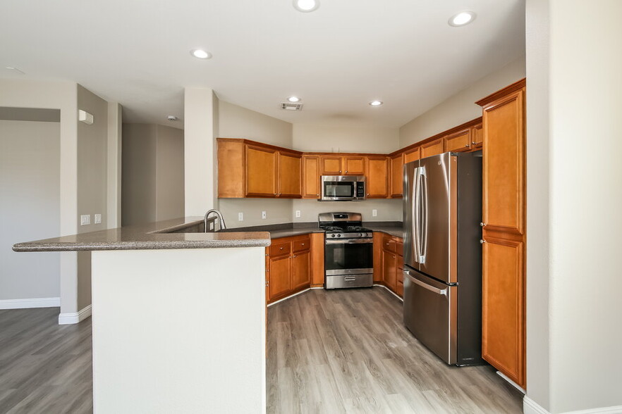 Building Photo - 6347 Blushing Willow St