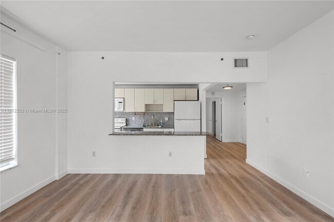 Building Photo - 918 Ocean Dr