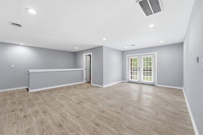 Building Photo - 15621 Northland Dr