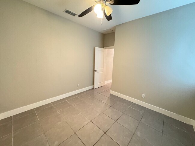 Building Photo - BEAUTIFUL Home 4 Bedroom, 2 Bathroom in Po...