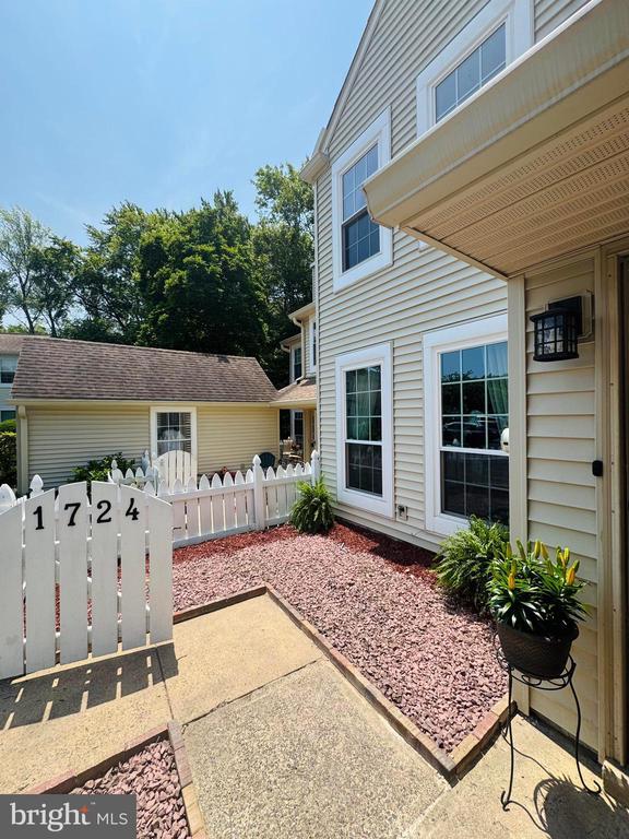 Building Photo - 1724 Balas Cir