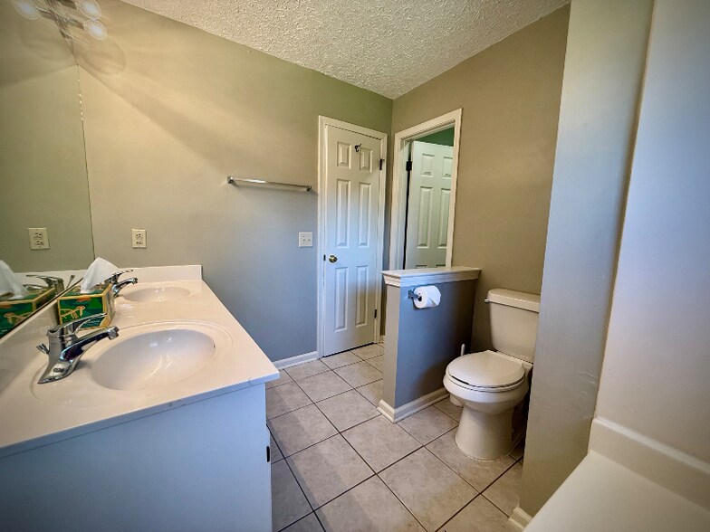 Building Photo - 7067 Runnymede Dr