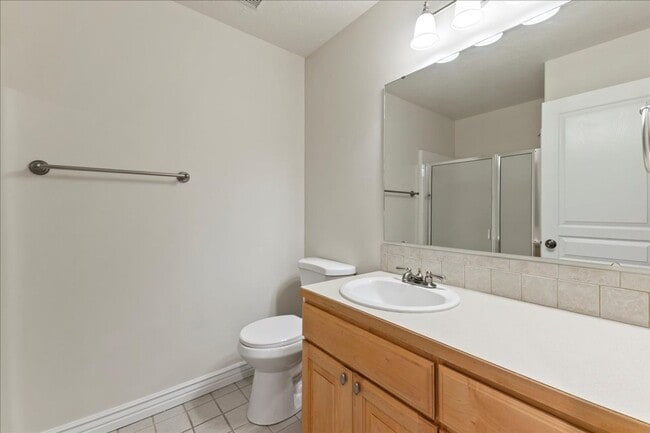 Building Photo - Quiet, Convenient, and Spacious 5 Bedroom 4 Bathroom Home