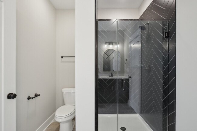 Building Photo - 341 Archwood Dr