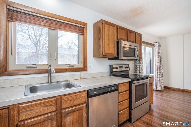 Building Photo - 449 S Main St