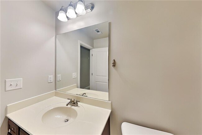 Building Photo - 232 Braemore Mill Dr