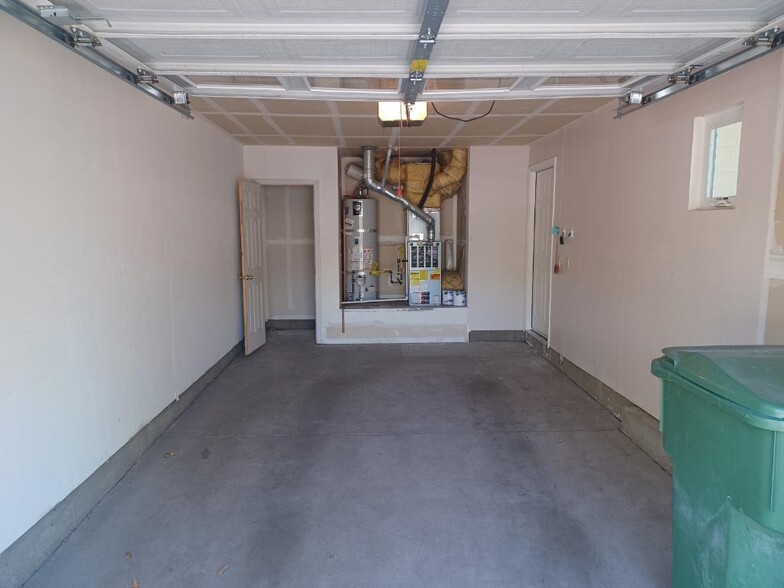 Garage - 1678 US Highway 395 N