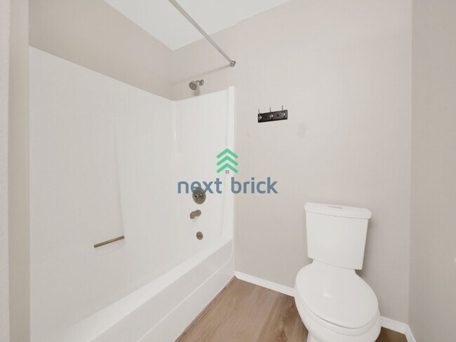 Building Photo - Spacious Private 2 Bed 2 Bath Condo for Rent!