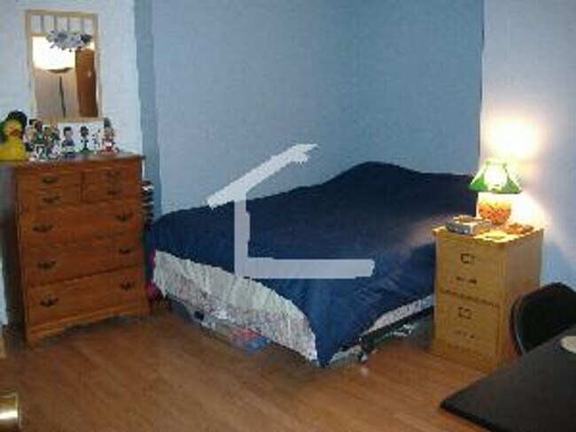 Primary Photo - Comm Ave 1-Bed Brighton