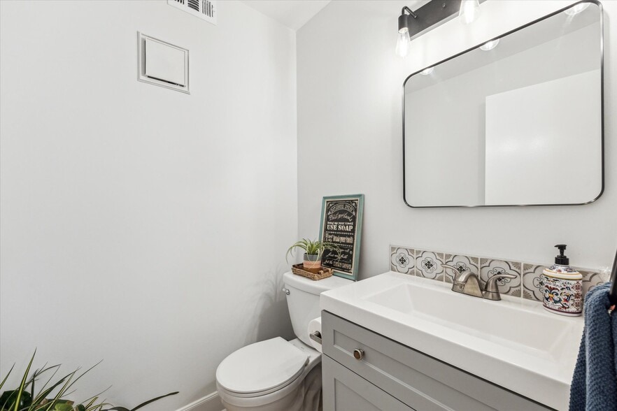 Fully renovated downstairs guest toilet - 13511 Windchase Ct