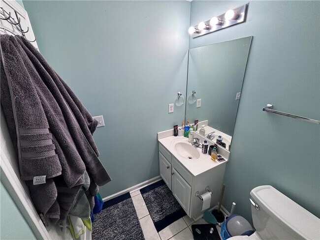 Building Photo - 833 Old Greenville Hwy