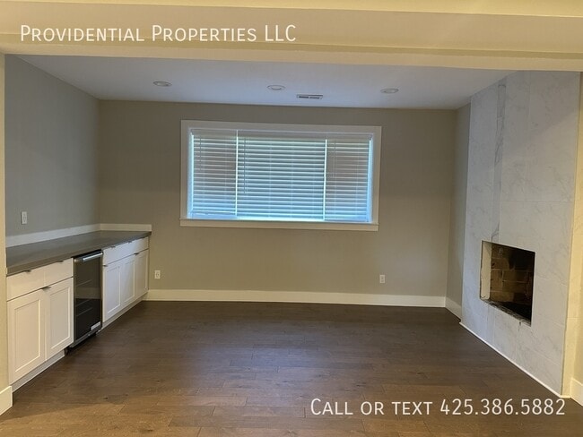 Building Photo - 10521 NE 139th St