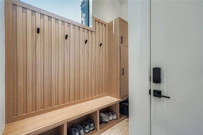 Building Photo - 1223 Mayfair Dr NE