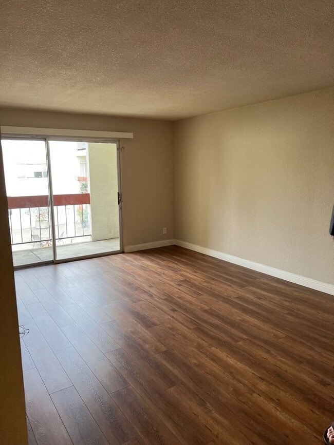 Building Photo - Sunny 1BR in Prime Oakland Location - Pool...