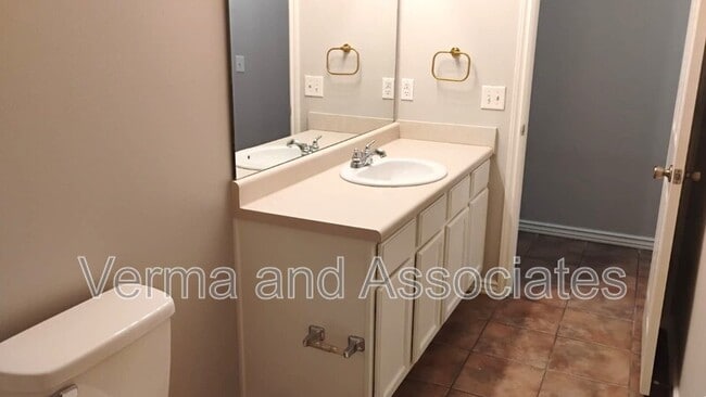 Building Photo - 281 Graystone Cir