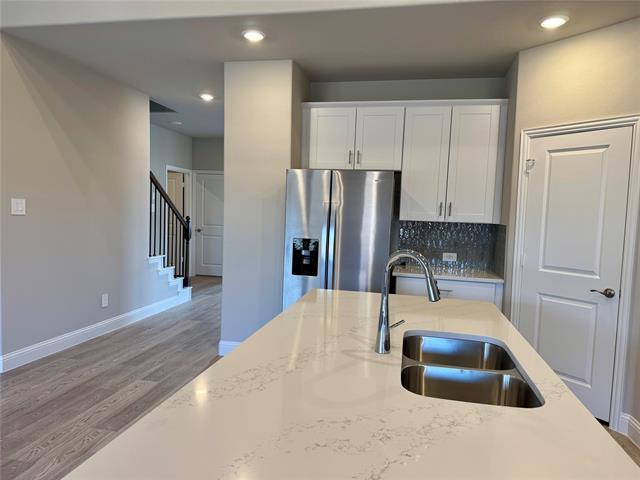 Building Photo - 685 Briar Dr