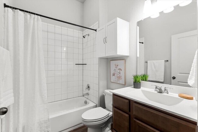 Building Photo - 7909 Catbird Ln
