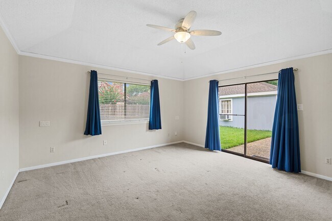 Building Photo - 815 Millpond Dr