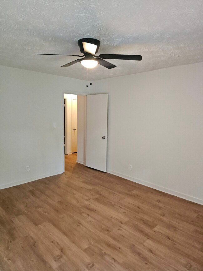 Building Photo - 490 S Jeff Davis Dr