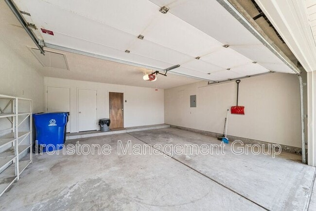 Building Photo - 8405 S Kalanchoe Ave