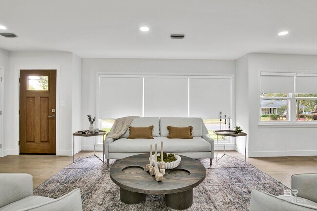 Building Photo - 380 S Church St