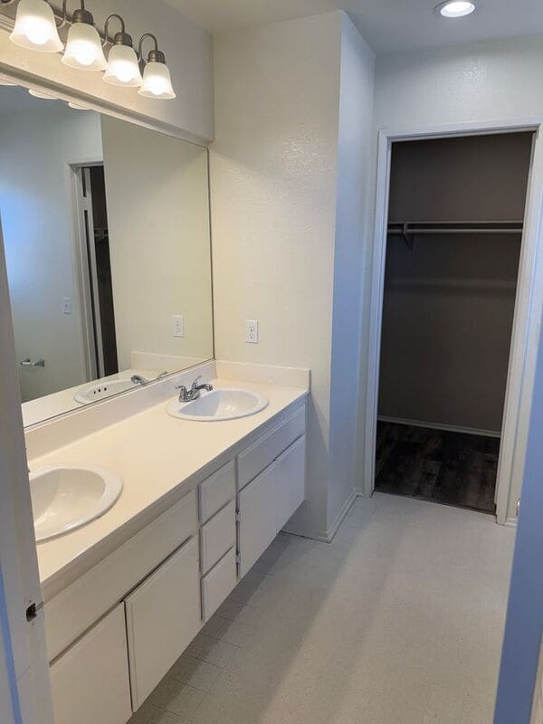 Building Photo - 39545 Warbler Dr