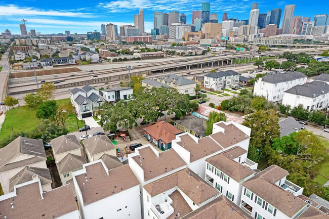 Building Photo - 2105 McGowen St