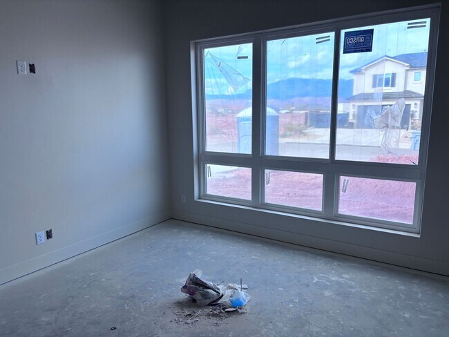 Building Photo - Brand New Ivory Home close to Sand Hollow