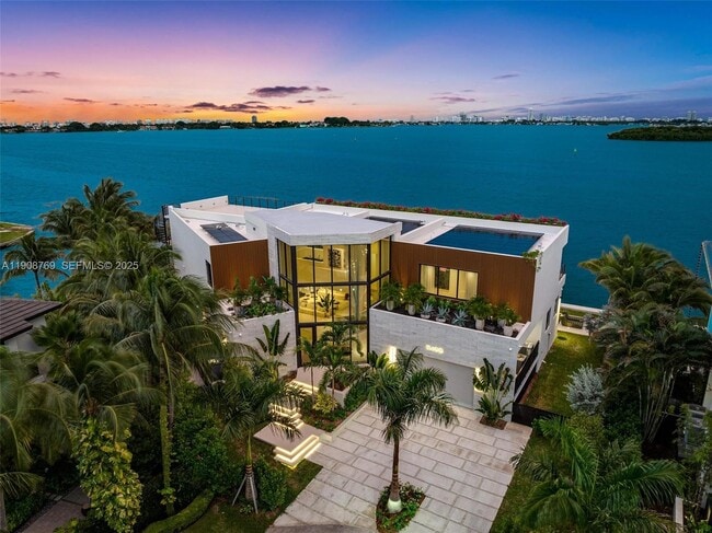 Building Photo - 11400 N Bayshore Dr