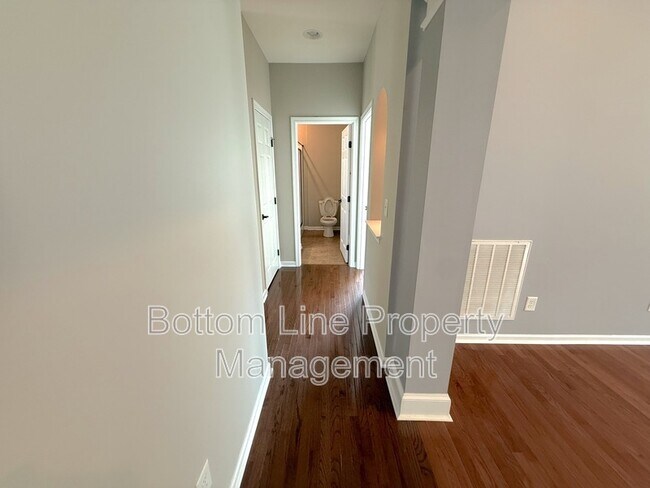 Building Photo - 15007 Skypark Dr