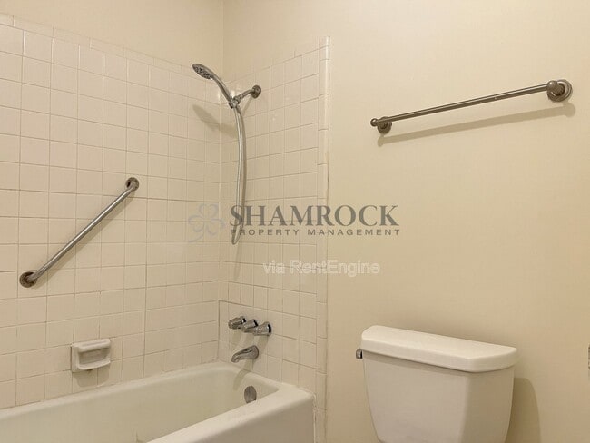 Building Photo - 6815 Old Briarstown Dr