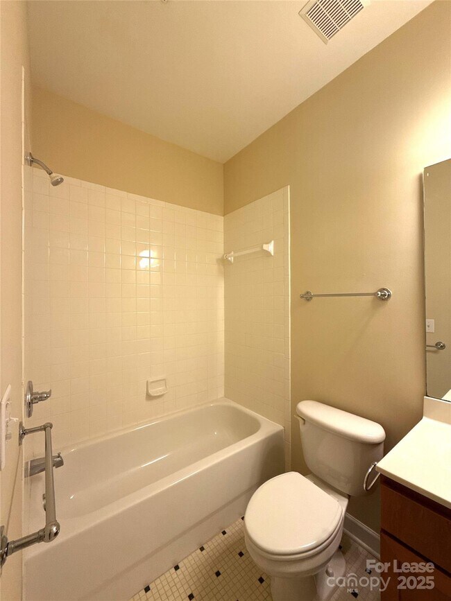 Building Photo - 2504 Cranbrook Ln