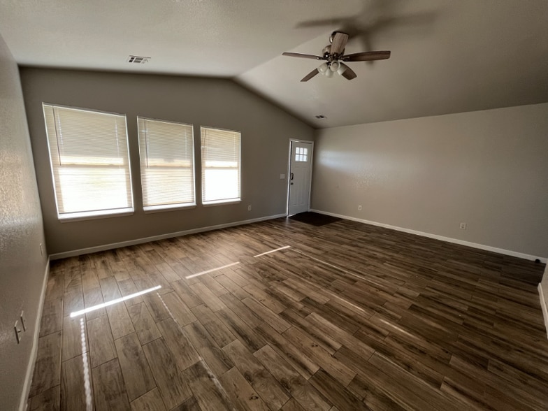 Building Photo - 1713 Eagle Dr