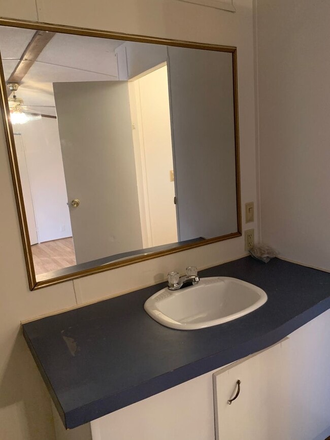 Building Photo - 3 BR, 2 BA Single Wide on Private Lot *Pri...