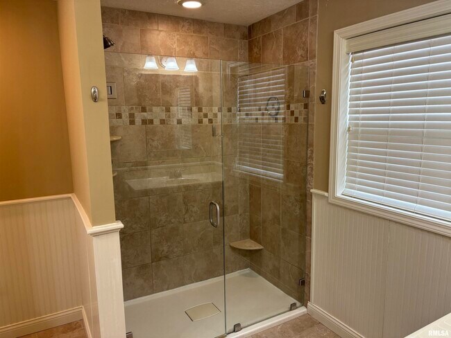 Building Photo - 2315 W Paddington Ct