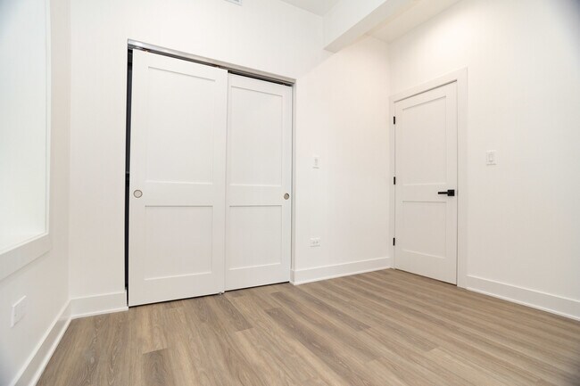 Building Photo - 1723 W Pierce Ave